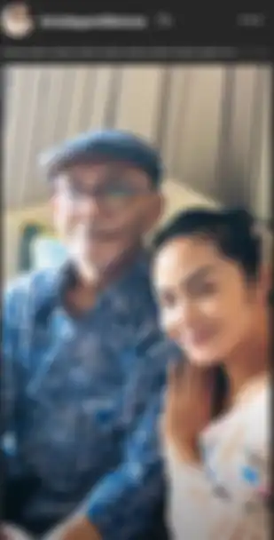Krisdayanti foto bersama sang ayah tanpa kenakan makeup