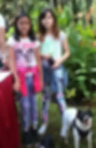 Anak Ariel Noah Alleia Anata tertangkap kamera disuapi Sophia Latjuba. Begini respons menohok Sophia ditanya lamaran ayah Alleia. 
