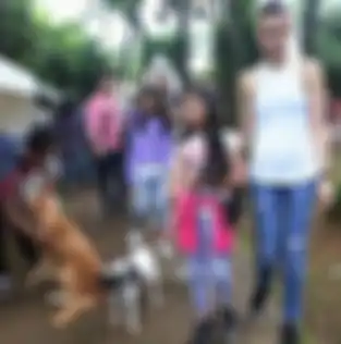 Anak Ariel Noah Alleia Anata tertangkap kamera disuapi Sophia Latjuba. Begini respons menohok Sophia ditanya lamaran ayah Alleia. 