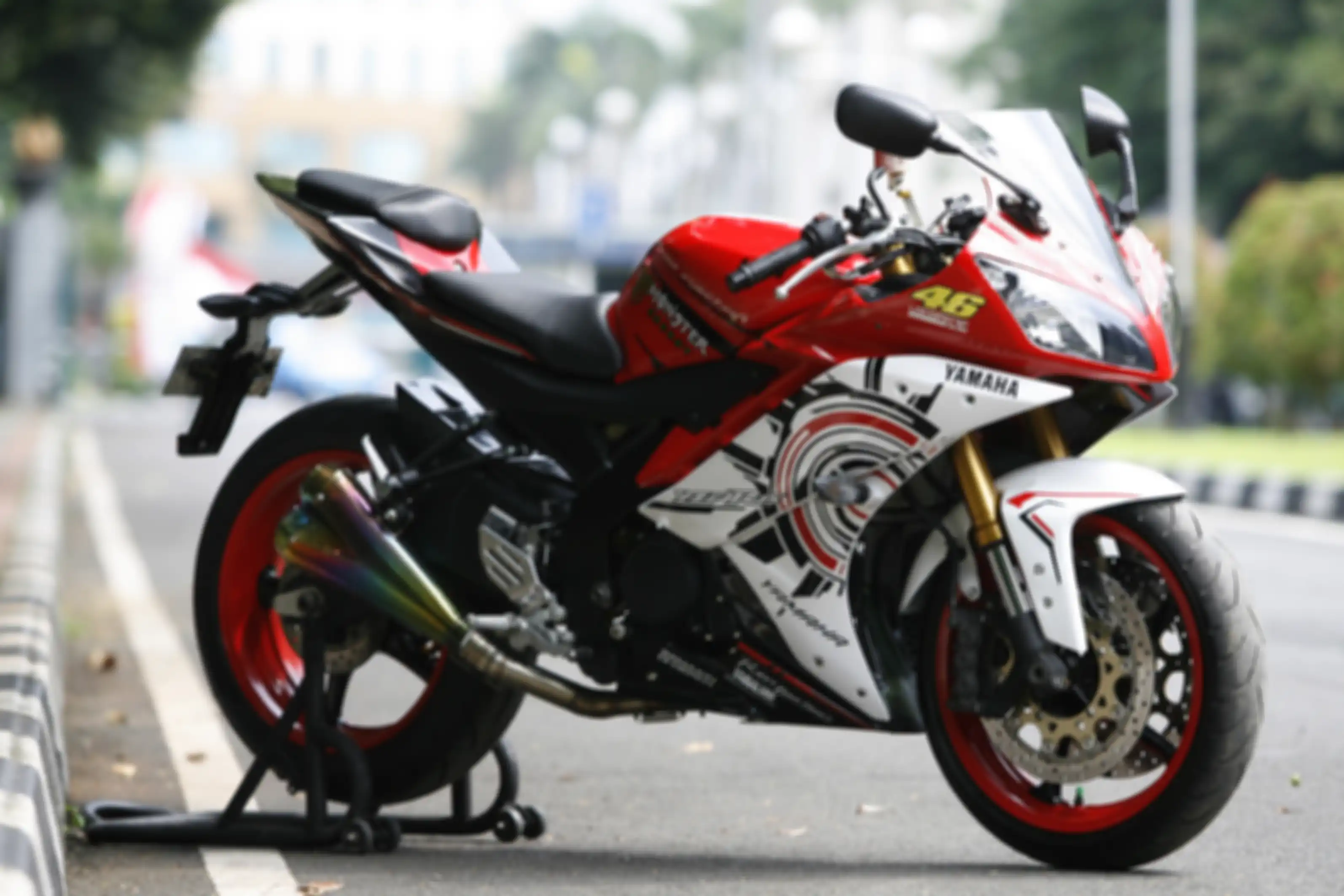 Yamaha New Vixion Lighting dengan bodi Yamaha R15 Locomotif Jajar