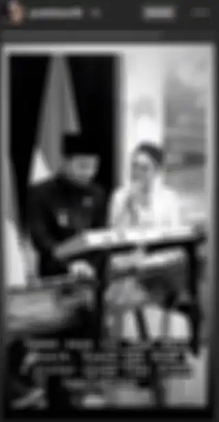 Emil Dardak mengiringi Yuni Shara dengan permainan keyboardnya