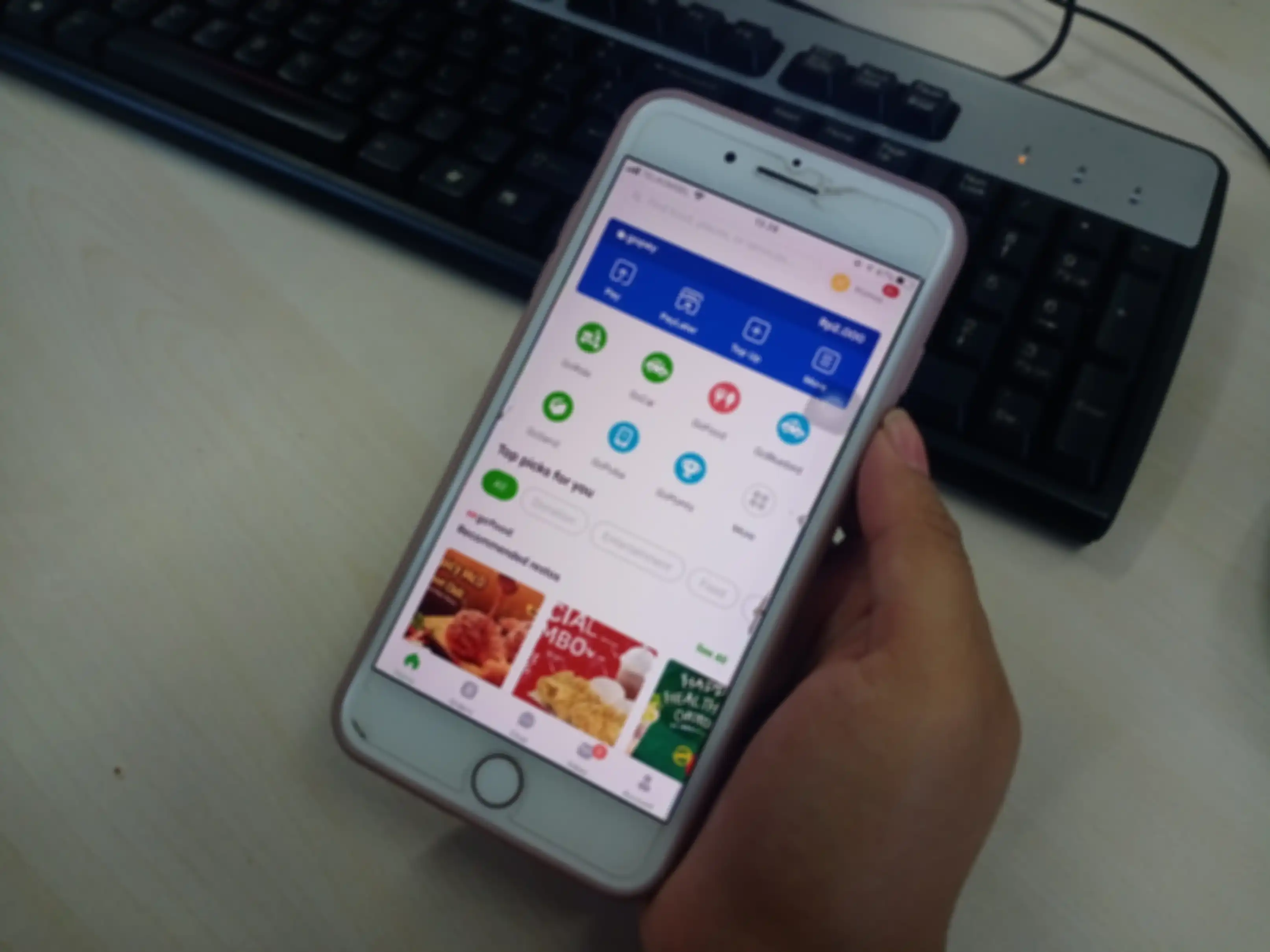 Aplikasi GoJek, tempat pembayaran SPP dengan GoPay.
