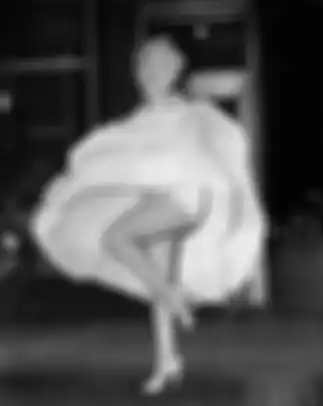 The Flying Skirt Marilyn Monroe yang ikonik.