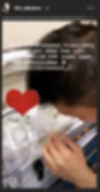 Suami Fitri Salhuteru mengadzani anak Nikita Mirzani yang baru saja lahir