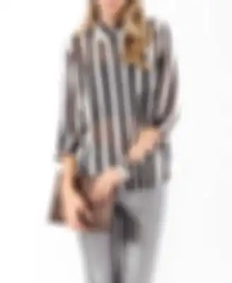 Outfit dengan garis vertikal