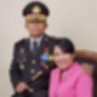 Foto wajah istri Kadiv Propam Polri Irjen Ferdy Sambo sempat dilecehkan Birgadir Yosua beredar. Dia ngotot bangun sekolah di pelosok desa.
