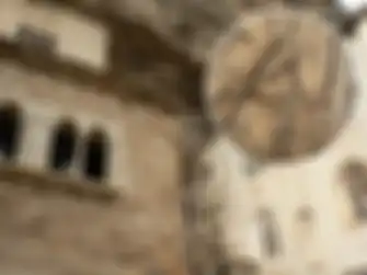 Pedang Durendal yang dipercaya menancap di sisi tebing di kota Rocamadour, barat daya Prancis.