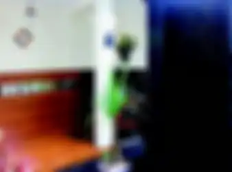 Menggunakan lantai kayu memberi kehangatan pada musala.
