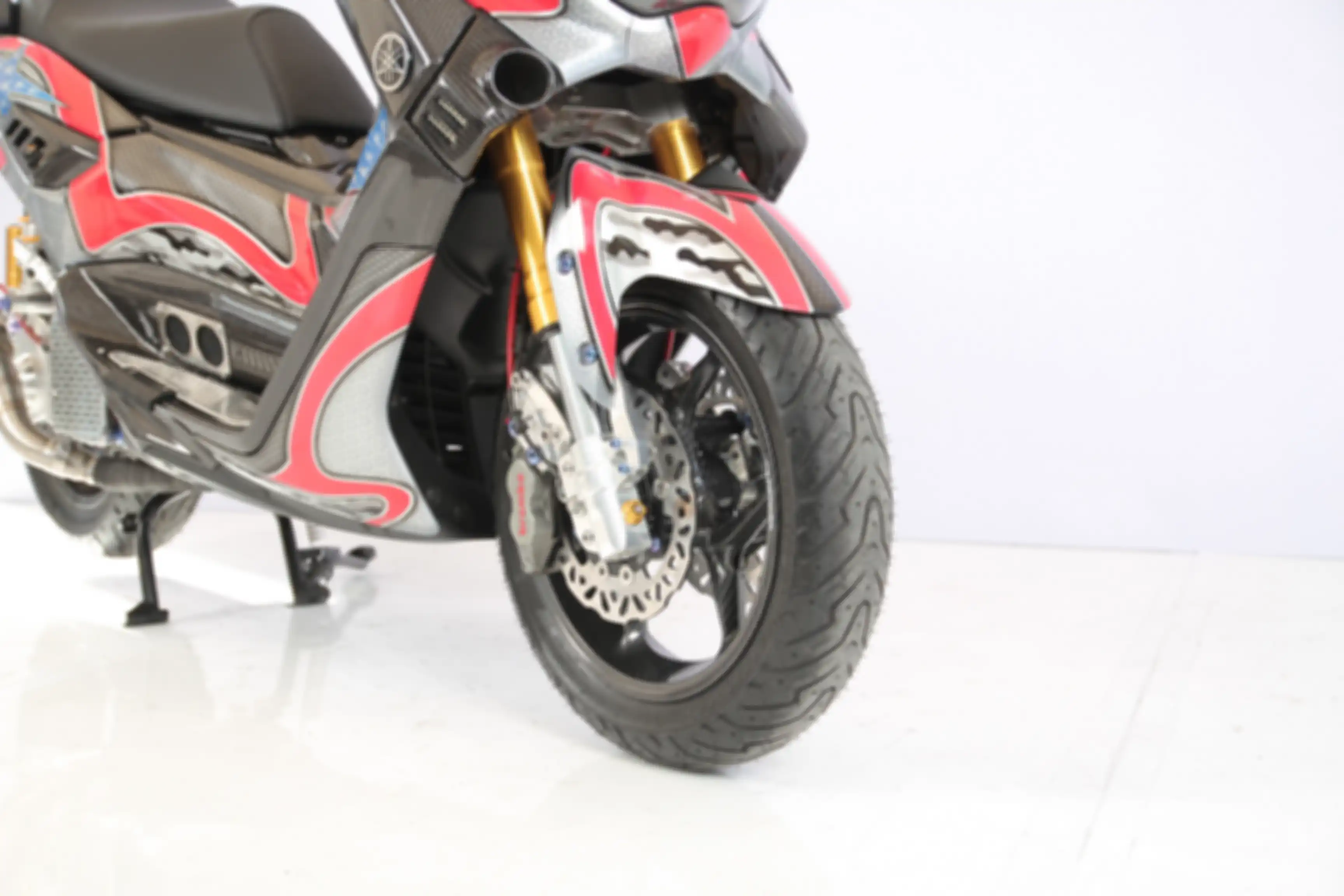 Garpu depan upside down dari Moto1