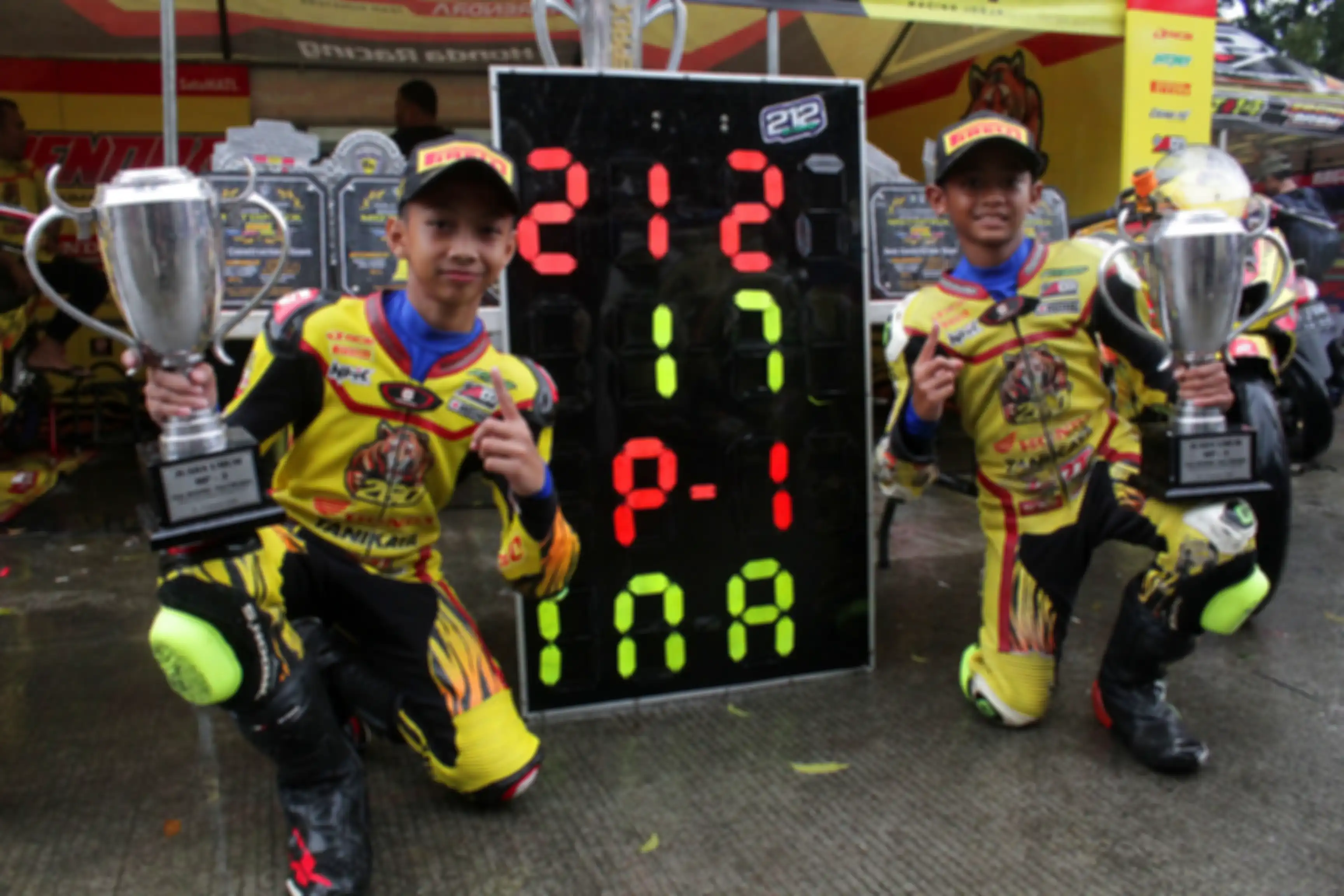 M.K Ramadhipa (kiri) dan Ziven Rasul masih jadi andalan Honda 260 Narendra Racing di Kejurnas Motorprix dan OnePrix 2023. 