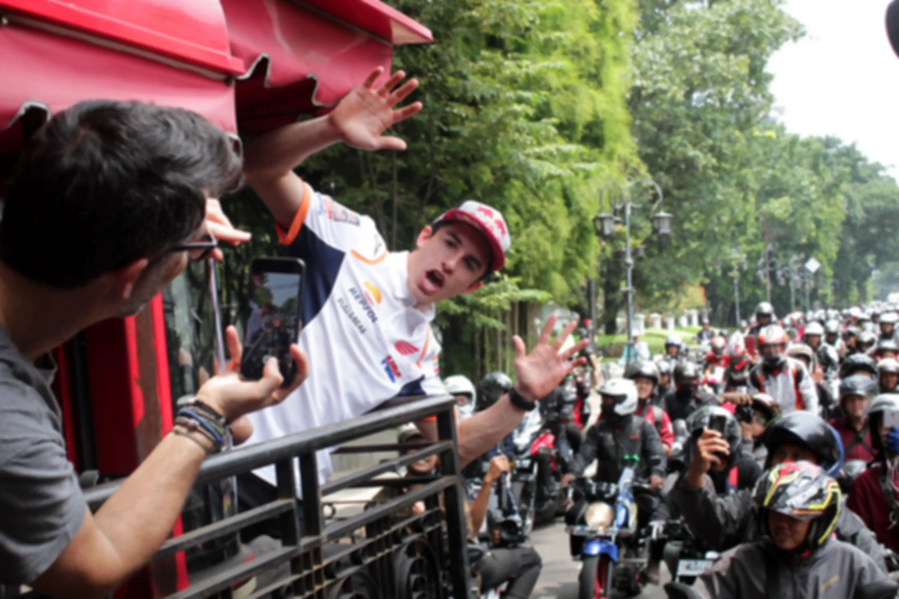 Marc Marquez saat berkeliling Kota Bandung bersama ribuan bikers di tahun 2019. 
