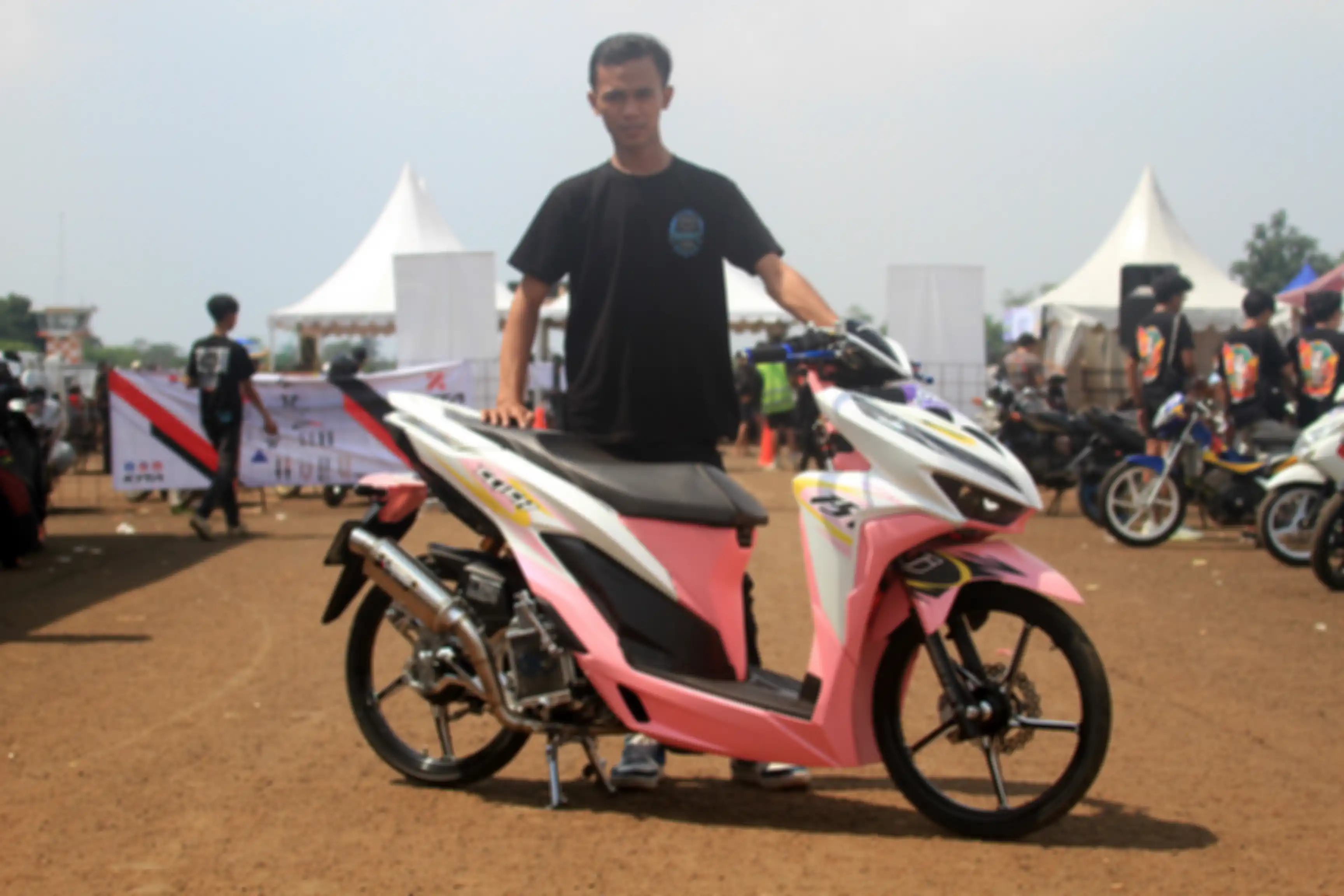 Yanyan Nurhodayat, pemilik Honda Vario 125 dari Sumedang, Jabar yang sudah full modifikasi. 