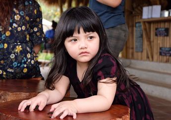 Intip yuk Tingkah Arsy Hermansyah Melenggokkan Badan, Centil Abis!