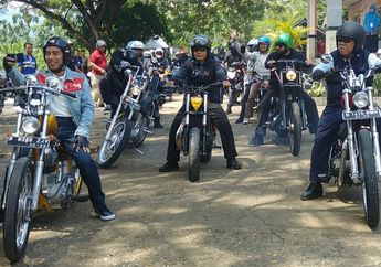 Presiden Joko Widodo Menghadiri Indonesia International Motor Show 2018 dengan Menggunakan Jaket  Denim Bergambar Peta Indonesia