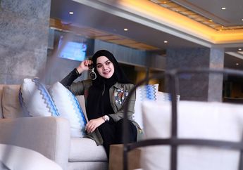 Sarita Abdul Mukti Asyik Menyantap Makanan, Netizen Soroti Cara Makannya!