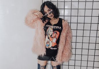 Rinni Wulandari dan Keluarga Kompak Bergaya Kasual di Panggung Catwalk