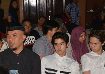 Ahmad Dhani Ditemani Anaknya di Ruang Sidang, Al dan Dul Support Ayah!