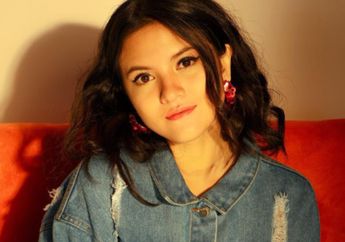 Inspirasi Gaya Hangout&nbsp;ala Marsha Aruan dengan Playsuit, Modis Banget!