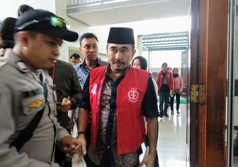Kondisi Kesehatan Gatot Brajamusti Sebelum Masuk Ruang Persidangan