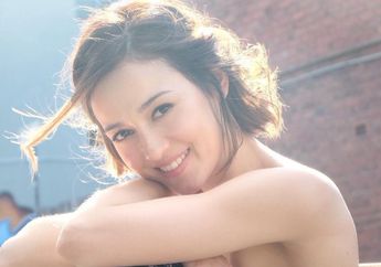 Pamer Perut Seksi, Penampilan Julie Estelle Mencuri Perhatian Saat Kenakan Crop Top Ruffle