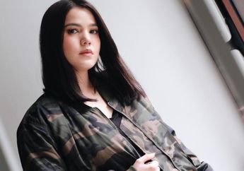 Cantiknya Penampilan Feminin Hot Mom Alice Norin Kenakan One Shoulder Dress