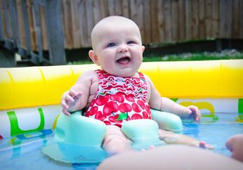 Lakukan 5 Hal Ini Agar Bayimu Tetap Merasa Segar Saat Musim Panas, Ibu Wajib Tahu nih!