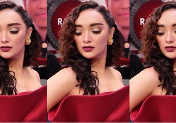 Merah Menggoda, Intip Penampilan Seksi Zaskia Gotik dalam Balutan Off Shoulder Dress!