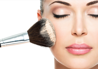 Tips Makeup Pakai Alas Bedak yang Rata Natural ala Beauty Blogger