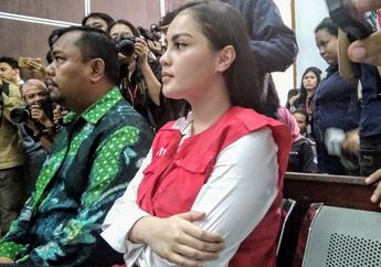 Beberapa Kali Memegangi Perut Saat Sidang, Jennifer Dunn Hamil?