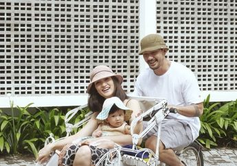 Selamat Hari Kartini, Intip Potret Hangat Keluarga Rio Dewanto yang Bergaya Tradisional Jawa