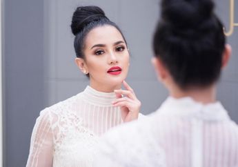 Mengintip Anggunnya Ririn Ekawati dengan Hijab saat Tampil di Panggung Muslim Fashion Festival 2018