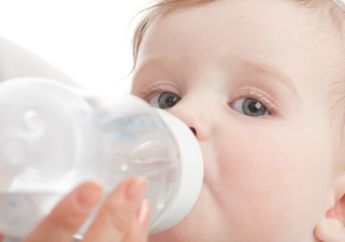 8 Tanda Si Kecil Alami Dehidrasi, Jangan Tunggu Sampai Anak Kehausan ya!