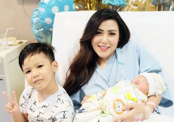 Unggah Video Kala Mandikan Bayinya, Rey Utami Banjir Kritikan Netizen!