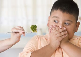 Cara Jitu Agar Anak Mau Makan Sayur, Jangan Dipaksa Apalagi Dibentak ya!