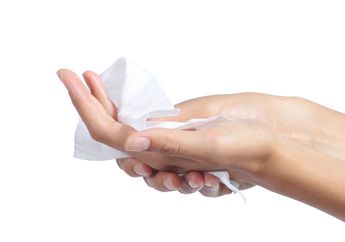 5 Fungsi Lain Tisu Basah, Praktis Untuk Membersihkan Rumah