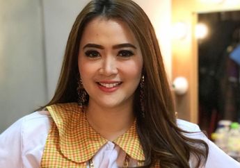 Vega Darwanti Rela Jauh dari Suami dan Anak yang Pilih Tinggal di Kampung Halaman hingga Rumah Tangganya Diisukan Retak, sang Artis Justru Mengakui Isu Kedekatannya dengan Pria Paruh Baya Ini