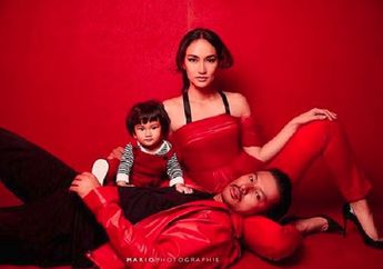 Belum Genap 1 Tahun, Anak Atiqah Hasiholan-Rio Dewanto Sudah Pintar Sikat Gigi