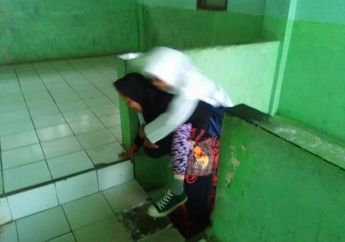 Mengharukan, Kisah Inspiratif Seorang Ibu Yang Rela Gendong Anaknya Demi Mengikuti UNBK