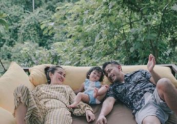 Di Keluarga Kecil Atiqah Hasiholan dan Rio Dewanto, Salma yang Jadi Ketua Gengnya!