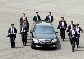 Bertahun-tahun Biasa Lari 25 Km dengan Beban 20 Kg dalam Latihan Brutal, Pengawal Khusus Kim Jong-un Santai Saja saat Harus Lari Mengawal Limosin 'Keluarga Para Dewa' Itu