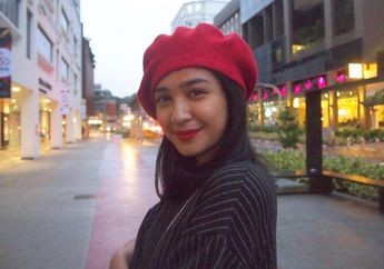 Jumpsuit Denim Kece ala Mikha Tambayong, Bisa Jadi Contekan Gaya Saat Weekend nih!