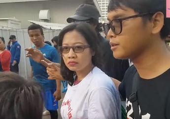 Viral: Reaksi Seorang Ibu Menenangkan Anaknya yang Menangis Saat Diintimidasi Kelompok #2019GantiPresiden
