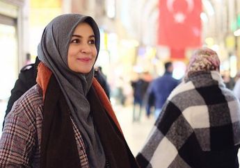 Intip Gaya Chic Shireen Sungkar yang Menutup Semua Aurat, Bisa Kamu Contek nih!