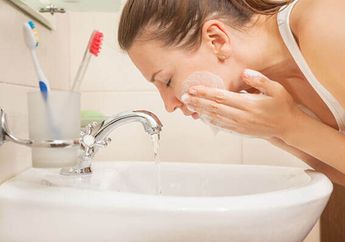 Penemuan Menakjubkan, Wanita Ini Iseng Cuci Muka Pakai Air Bekas Cucian Beras Setiap Hari, Lihat Apa yang Terjadi!