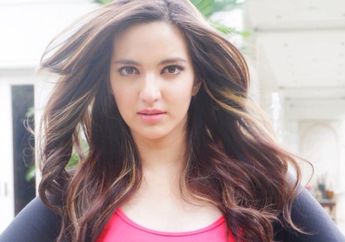 Penampilan Nia Ramadhani Sukses Curi Perhatian Saat Hadiri Indonesian Choice Awards 2018, Hot Mom Banget!