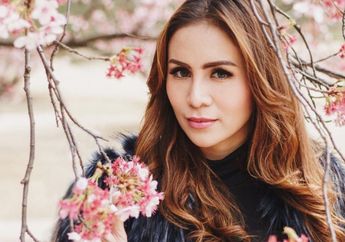 Tampil Memesona dalam Nuansa Violet, Intip yuk Penampilan Momo Geisha Saat Maternity Shoot!