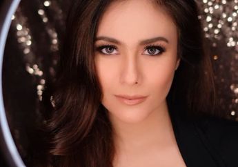 Tambah Umur Makin Memesona, Intip Penampilan Simpel Elegan Wulan Guritno di Indonesian Choice Awards 2018