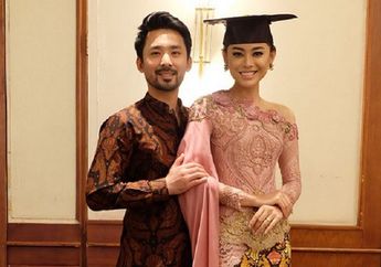 Kocak, Tertangkap Kamera Ekspresi Kelelahan Suami Whulandary Herman Gara-gara Jadi Korban Selfie Sang Istri!