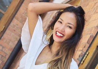 Nggak Ribet, Begini Gaya OOTD Shanty Paredes yang Super Kece di Jalanan Kota Tokyo, Penasaran?