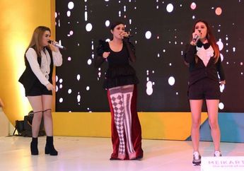 Irit! Mulan Jameela &lsquo;Numpang&rsquo; Syuting Video Klip di Vila Ahmad Dhani